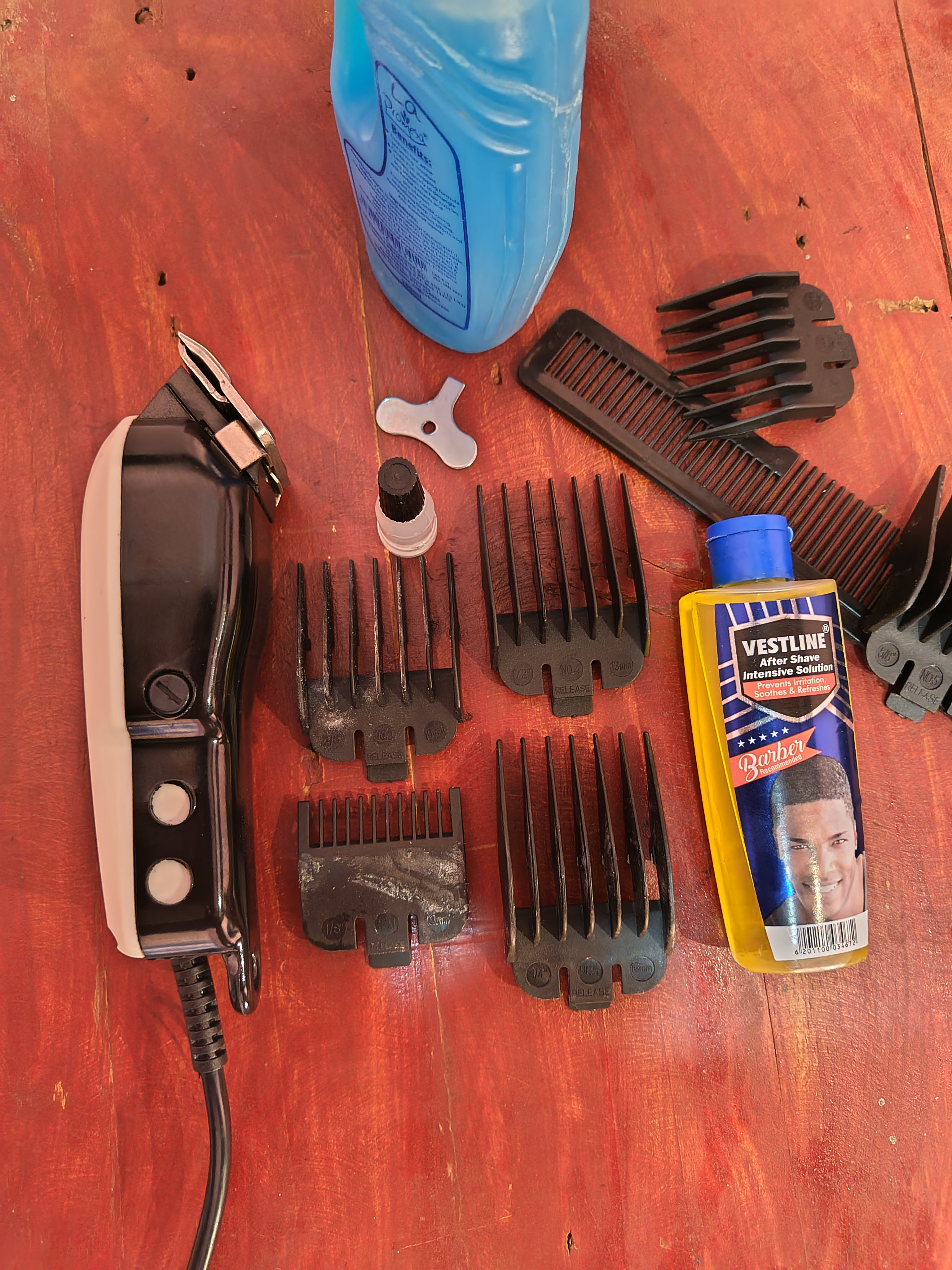 Men's haircut at Mudieh & Barbers in Kagongwa
